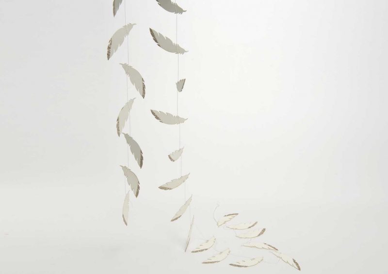 Guirlande de Plumes en Papier Blanc/Doé 150x7,5x2cm
