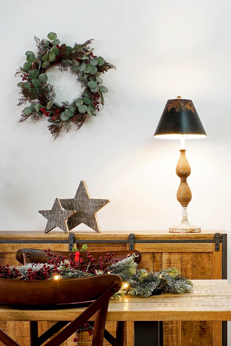 Couronne de Sapin PVC à LED et Boules Rouges 67x20x67cm – Image 5