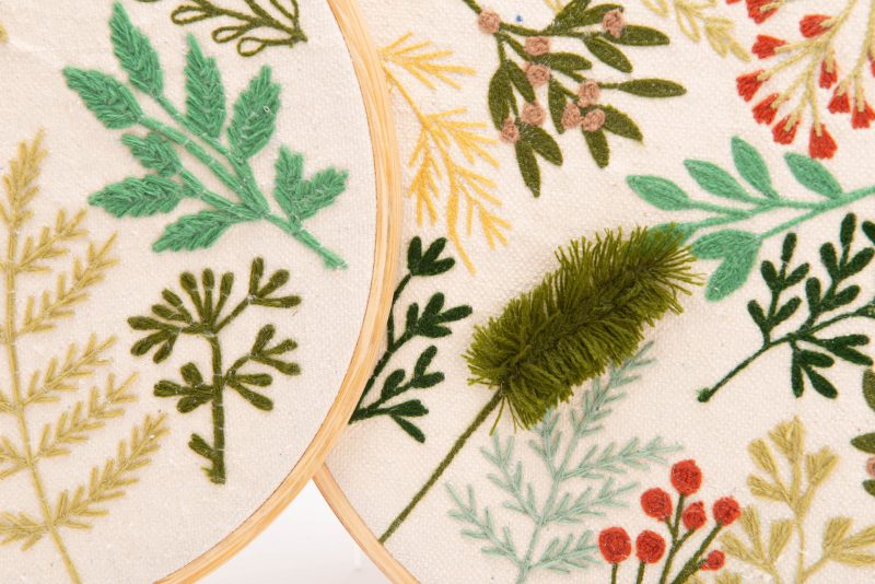 Décoration Murale Cercle Broderie Verte Diam.30cm – Image 2