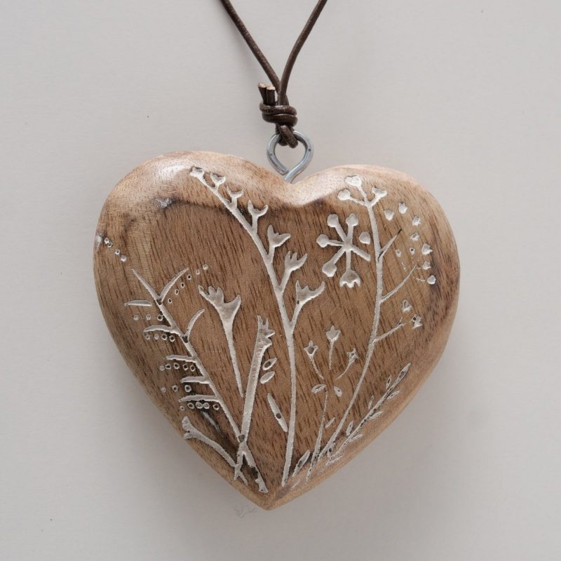 Pendentif Coeur "Fjona" en Bois Manguier Décor Floral H.7cm – Image 2