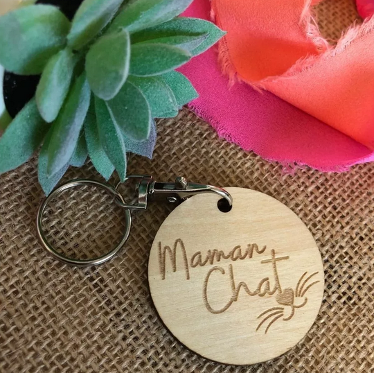 Porte-clefs en bois gravé "Maman Chat"