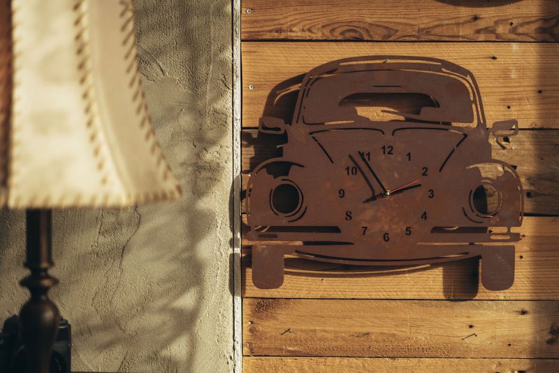 Horloge Murale "Coccinelle" en Métal Rouillé, 45xH.39cm – Image 4