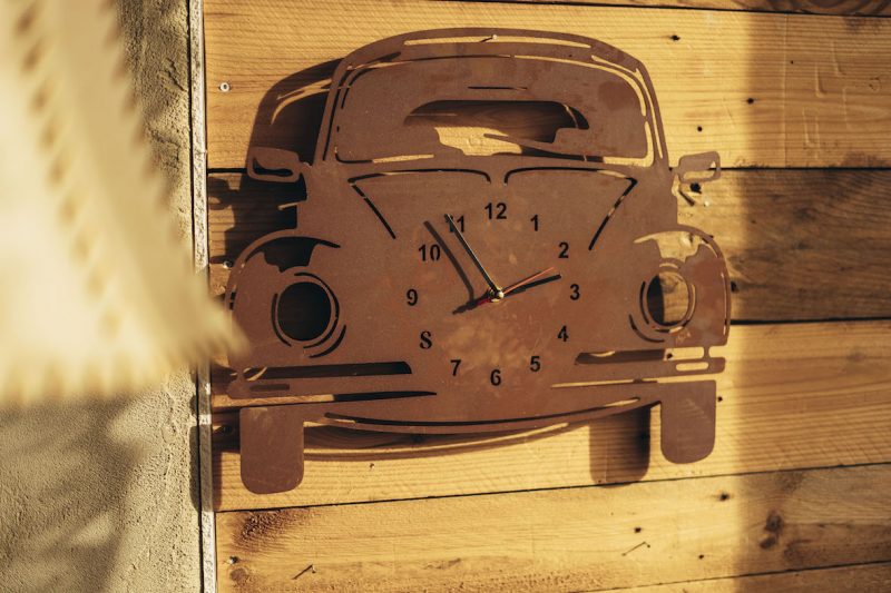 Horloge Murale "Coccinelle" en Métal Rouillé, 45xH.39cm