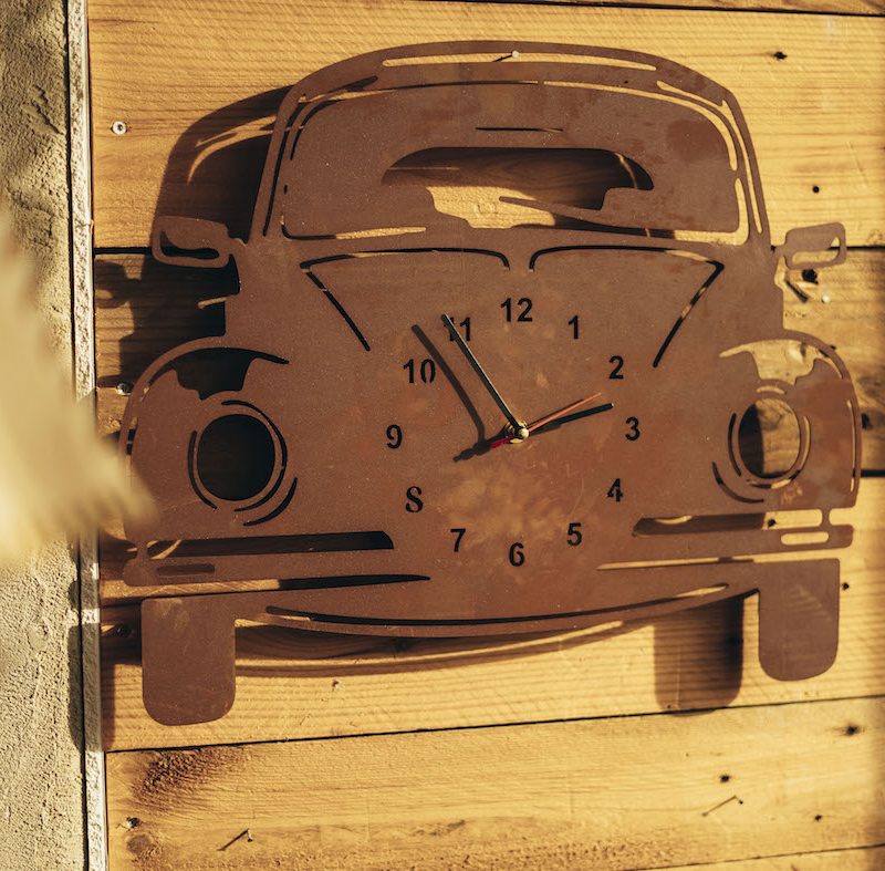 Horloge Murale "Coccinelle" en Métal Rouillé, 45xH.39cm