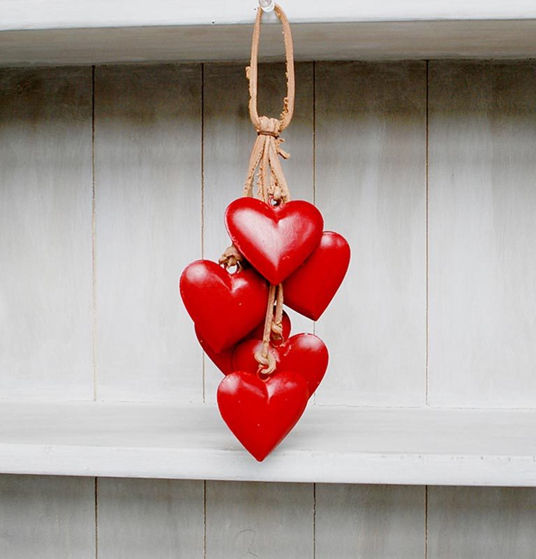 Pendentif Coeurs en Métal Rouge, Lien en Cuir ø6,5 H.30cm