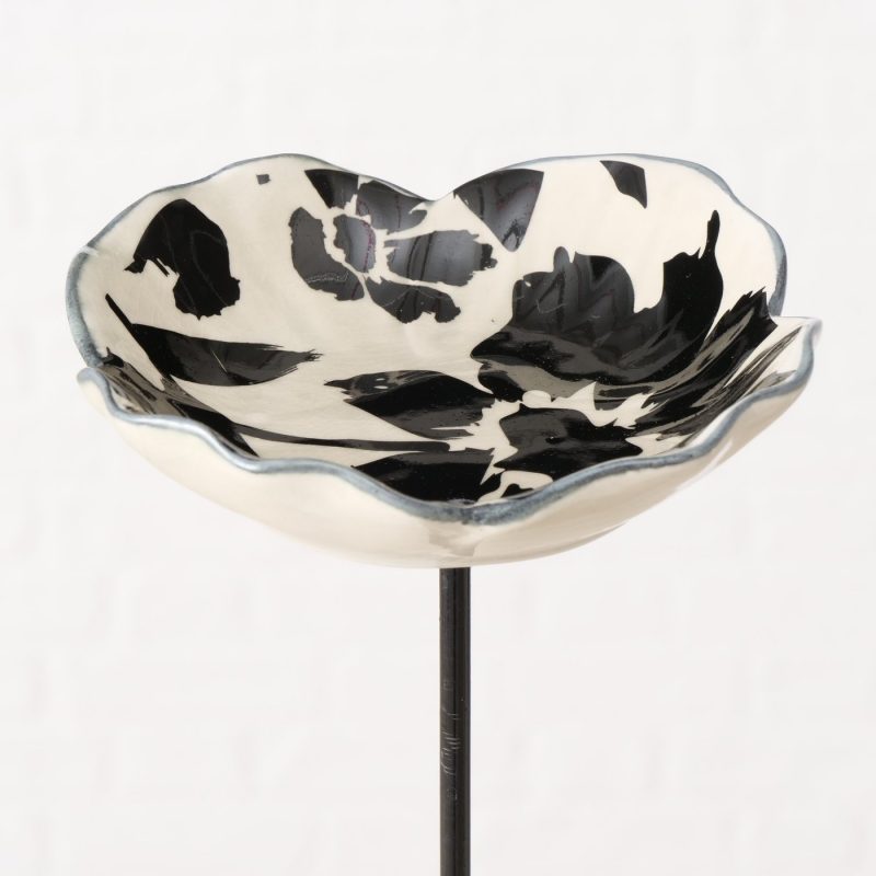 Piquet de Jardin "Esra" Bain d'Oiseau Poterie Noire et Banche Fleurie H.79cm – Image 3