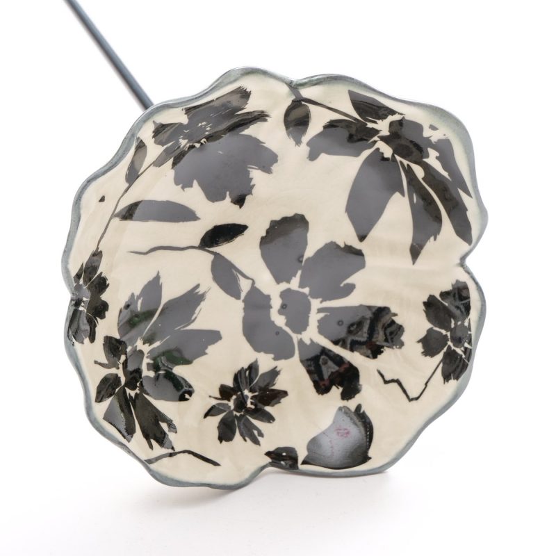 Piquet de Jardin "Esra" Bain d'Oiseau Poterie Noire et Banche Fleurie H.79cm – Image 5