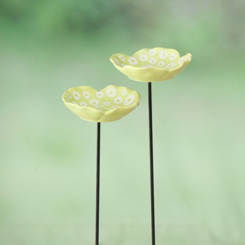 Piquet de Jardin "Daisie" Bain d'Oiseau Poterie Verte Clair Fleurie H.78,5cm – Image 2