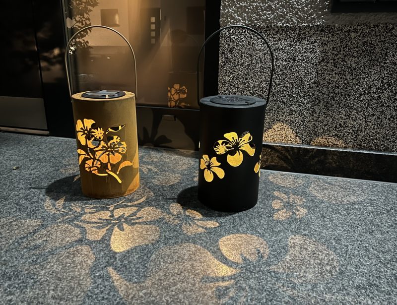 Lanterne Solaire en Métal Noir Décor Floral, 2 Modèles au Choix, ø12cm H.20cm – Image 3