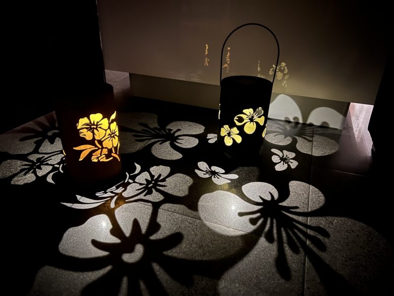 Lanterne Solaire en Métal Noir Décor Floral, 2 Modèles au Choix, ø12cm H.20cm – Image 2