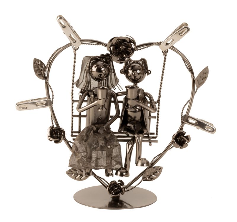 Couple de Mariés en métal sur une Balançoire 24x23cm
