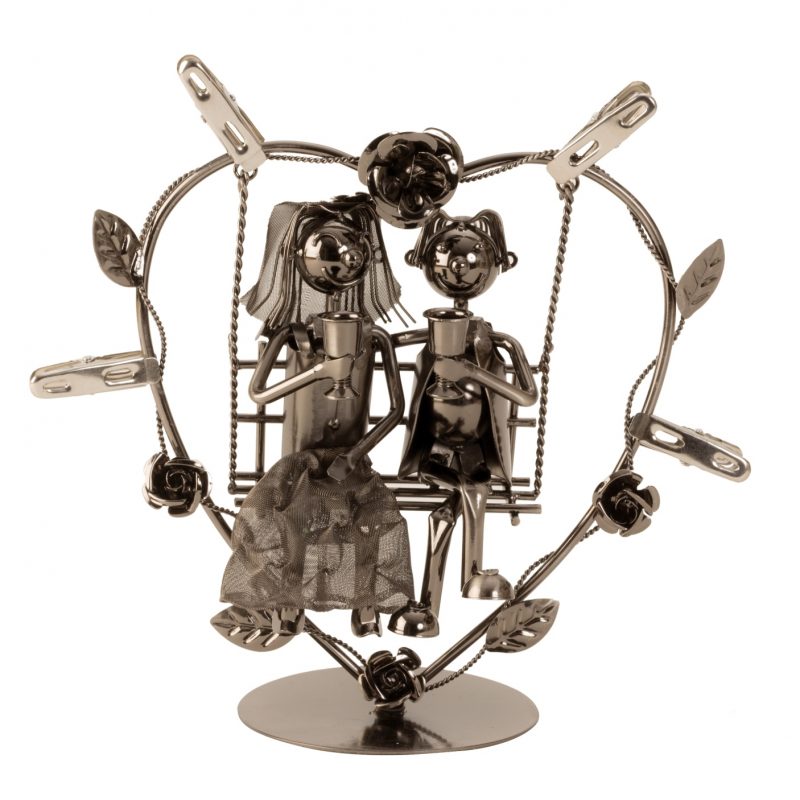 Couple de Mariés en métal sur une Balançoire 24x23cm