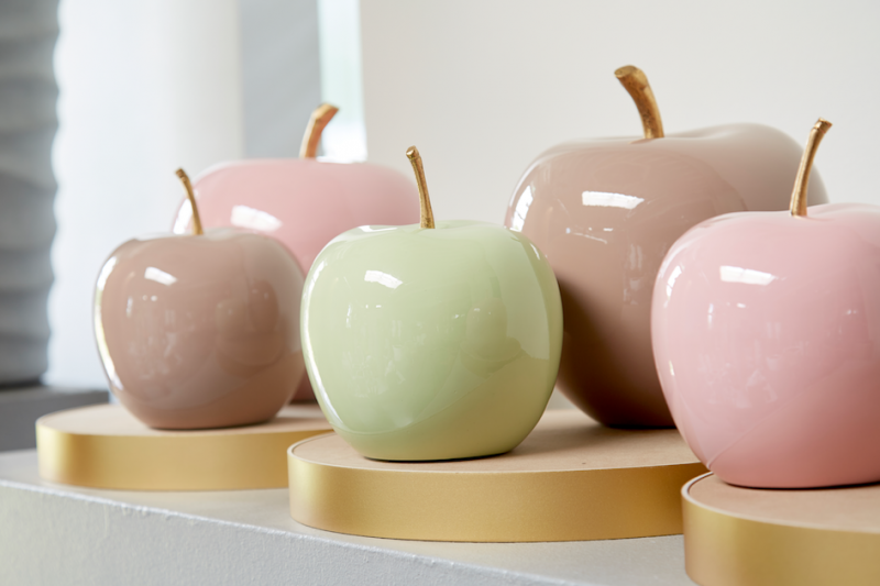Pomme Décorative en Fibre de Verre Taupe Poudré ø21cm – Image 3