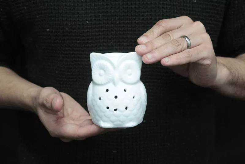 Brûle Parfum "Hibou" en Céramique Blanche 7x10cm – Image 3