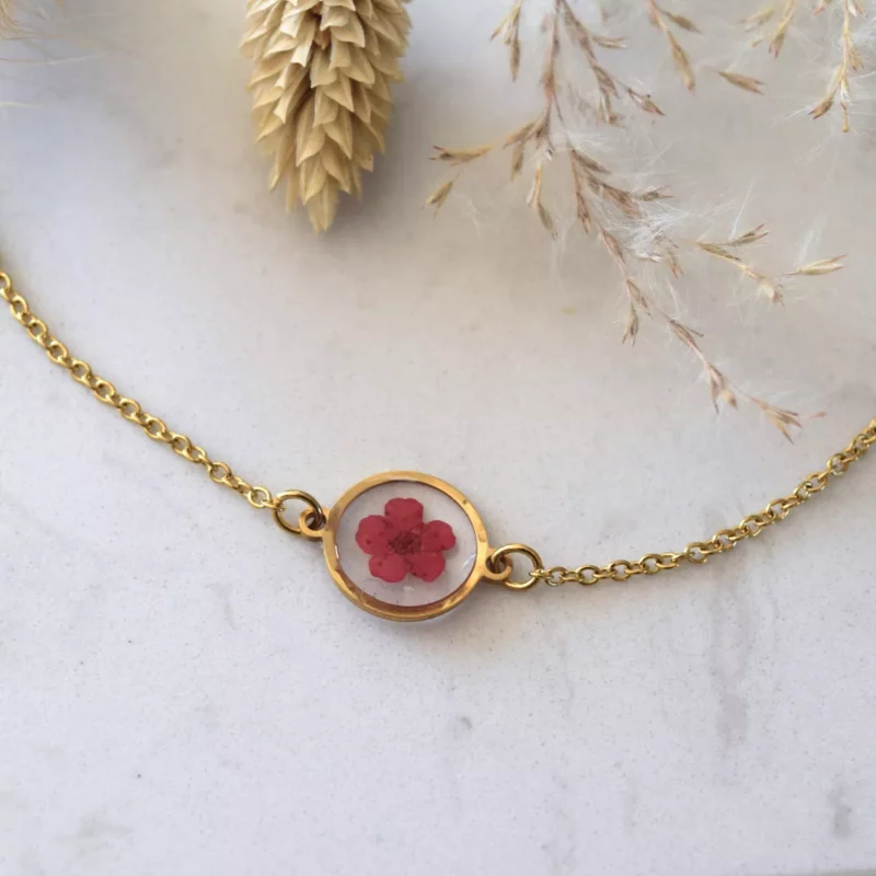 Bracelet Doré avec Pendentif Rond 12mm en Acier Inoxydable et Fleur Séchée Rose Foncé en inclusion avec de la Résine