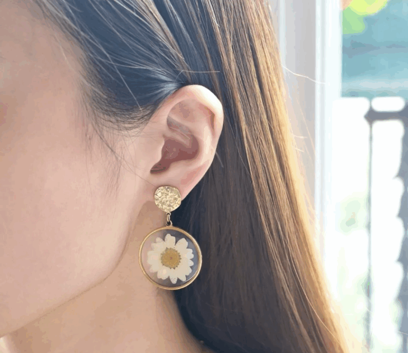 Boucles d'Oreilles Fleur Séchée Blanche Acier Inoxydable Doré