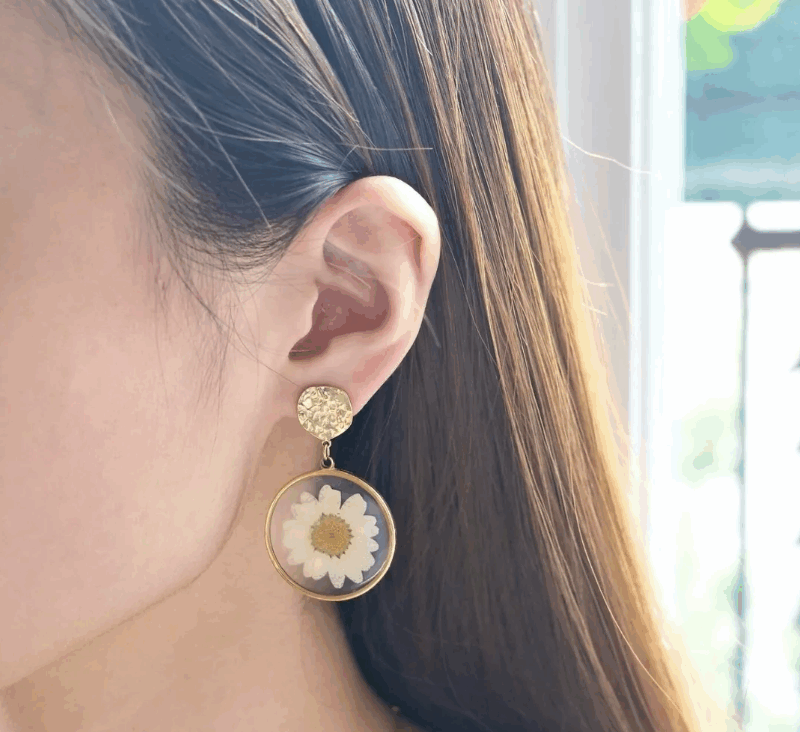 Boucles d'Oreilles Fleur Séchée Blanche Acier Inoxydable Doré
