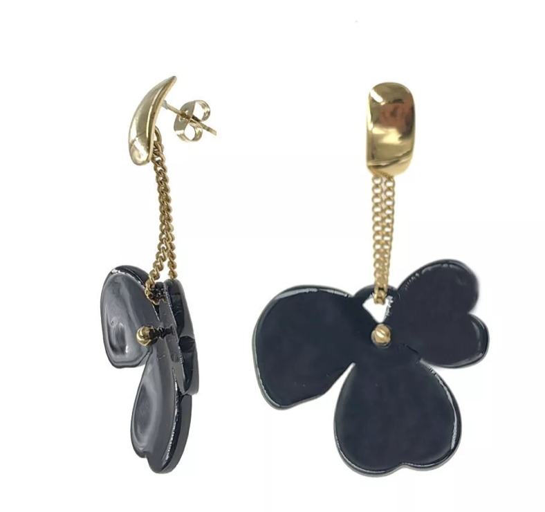 Boucles d’Oreilles Pendantes en Acier Inoxydable Doré, Ornées d’une Fleur en Résine Noire
