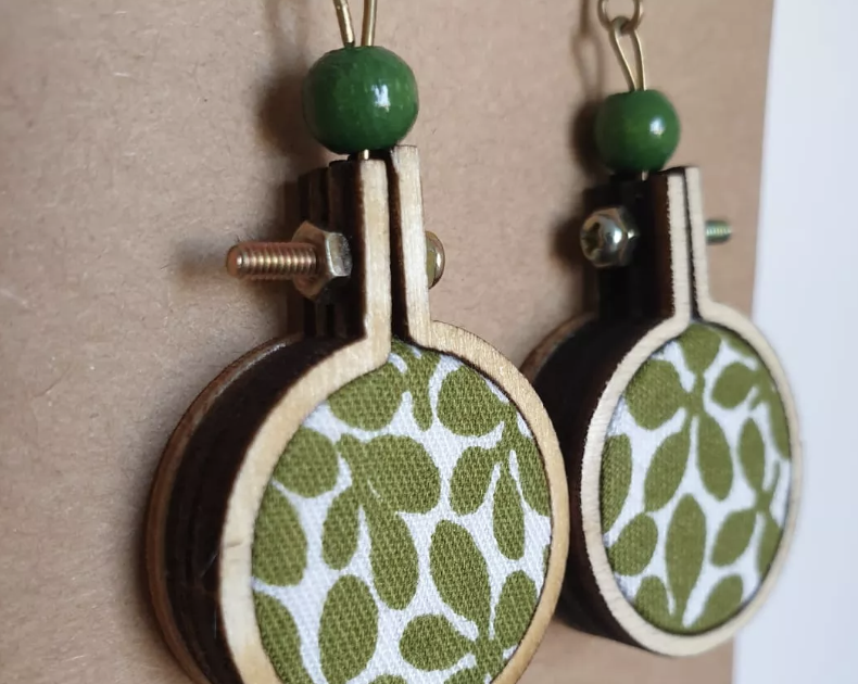 Boucles d'Oreilles "Isidore" en Bois et Coton Upcycling