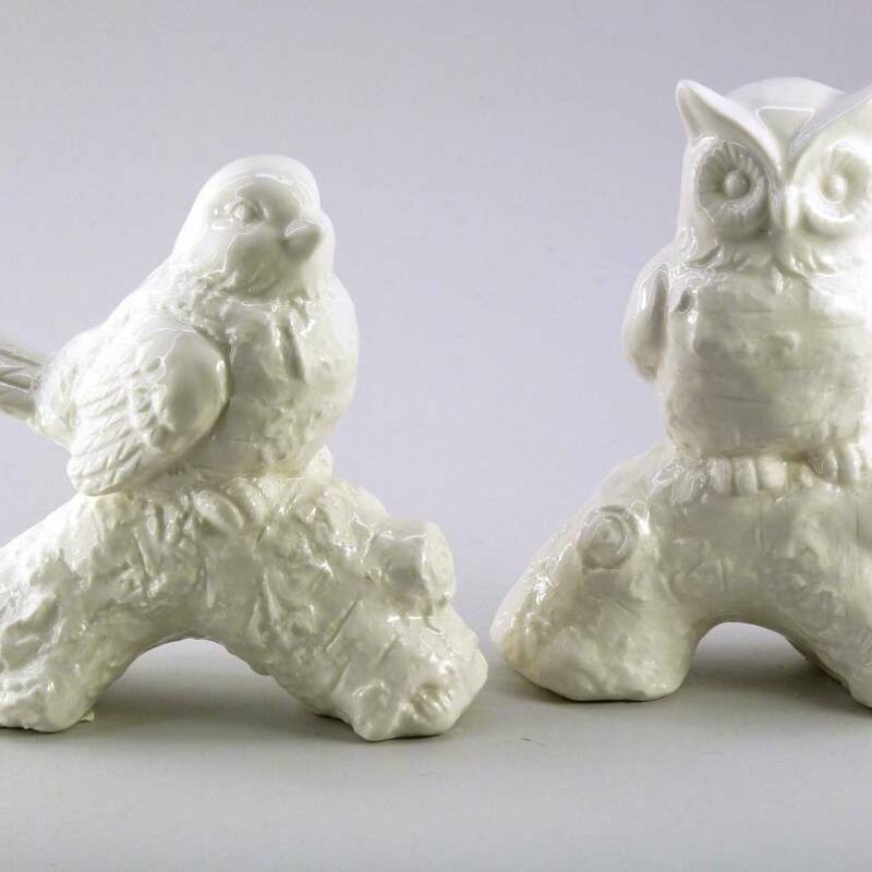 Oiseau en Porcelaine sur une Branche, émaillé blanc, 13xH.15 cm
